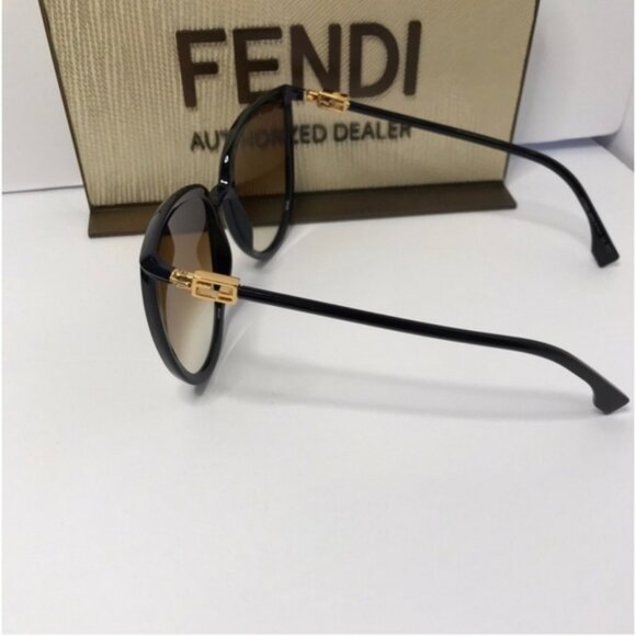FENDI FF Logo Oversize Sunglasses - Picture 2 of 10